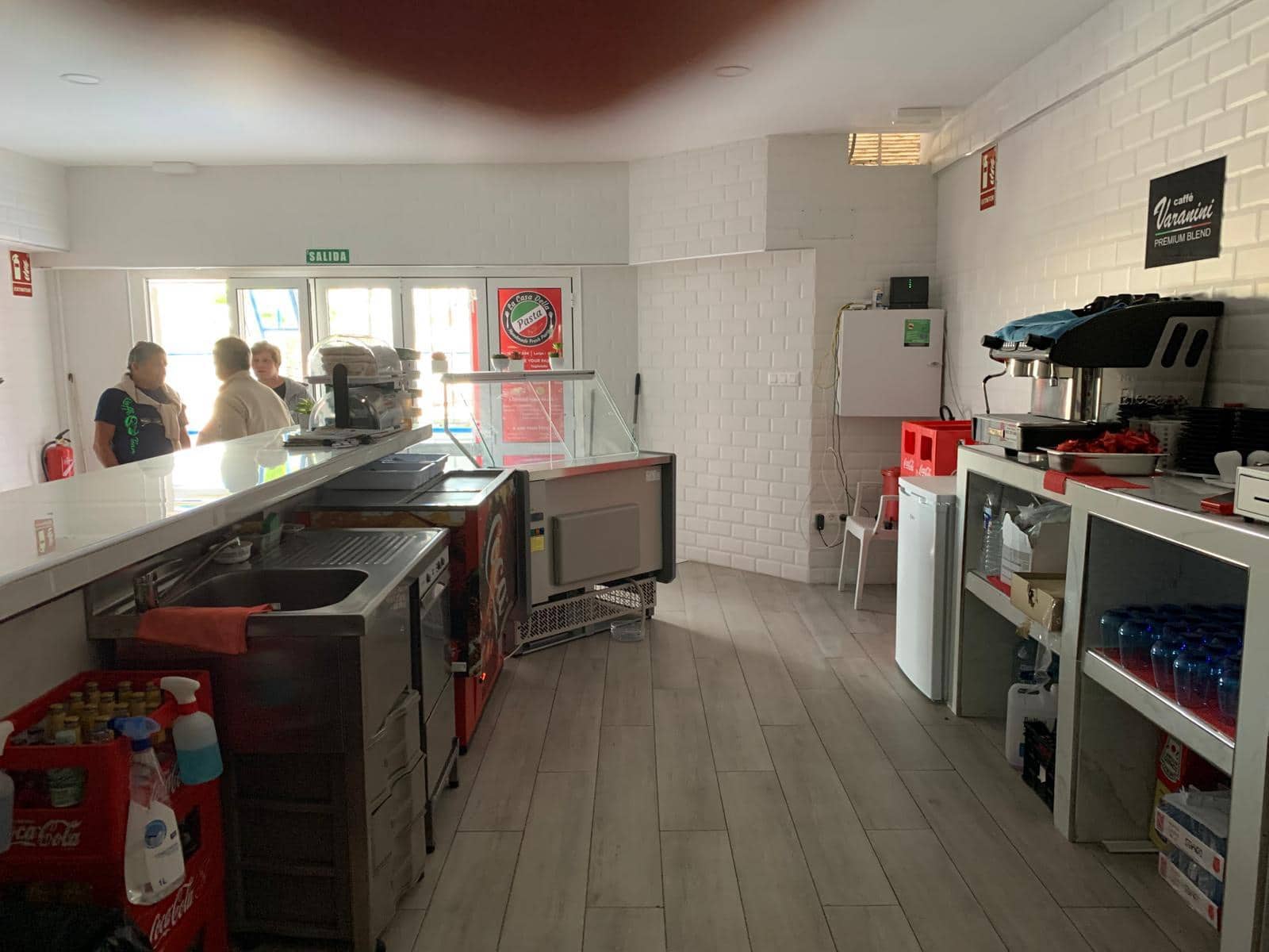 Restaurant/Bar til salg i Puerto Colon - € 100.000 (Ref: 8792998)