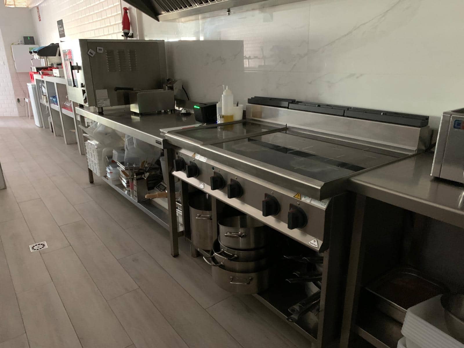 Restaurant/Bar til salg i Puerto Colon - € 100.000 (Ref: 8792998)