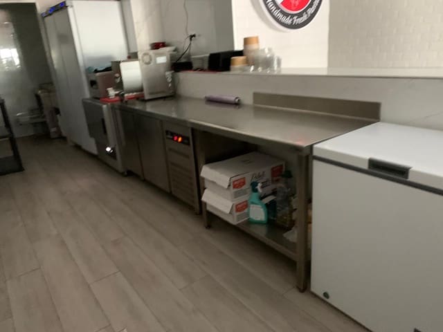 Restaurant/Bar til salgs i Puerto Colón, Adeje - € 100 000 (Ref: 8792998)