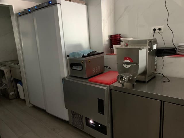 Restaurant/Bar til salgs i Puerto Colón, Adeje - € 100 000 (Ref: 8792998)