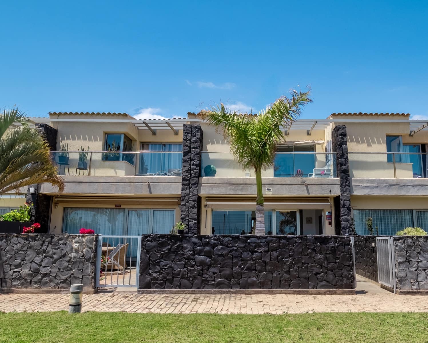 2 soveværelse Rækkehus til salg i Amarilla Golf med swimmingpool garage - € 580.000 (Ref: 8947677)