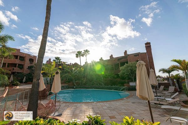 2 soveværelse Strandlejlighed til salg i Palm-Mar med swimmingpool garage - € 650.000 (Ref: 8981082)