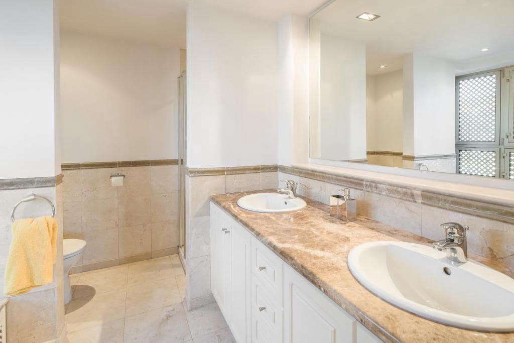 2 soveværelse Strandlejlighed til salg i Palm-Mar med swimmingpool garage - € 650.000 (Ref: 8981082)