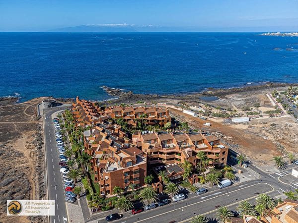 2 soveværelse Strandlejlighed til salg i Palm-Mar med swimmingpool garage - € 650.000 (Ref: 8981082)