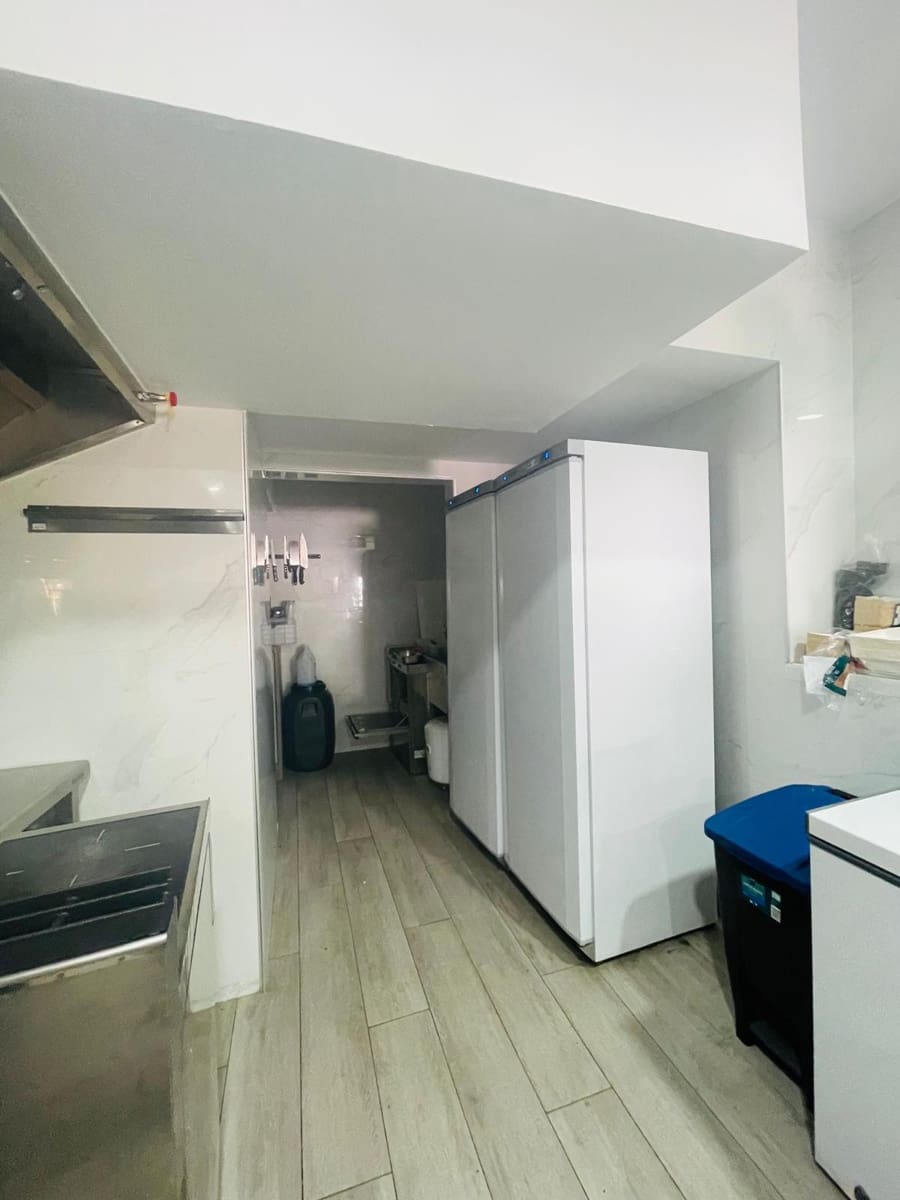 Restaurant/Bar til salgs i Puerto Colon - € 100 000 (Ref: 9369056)