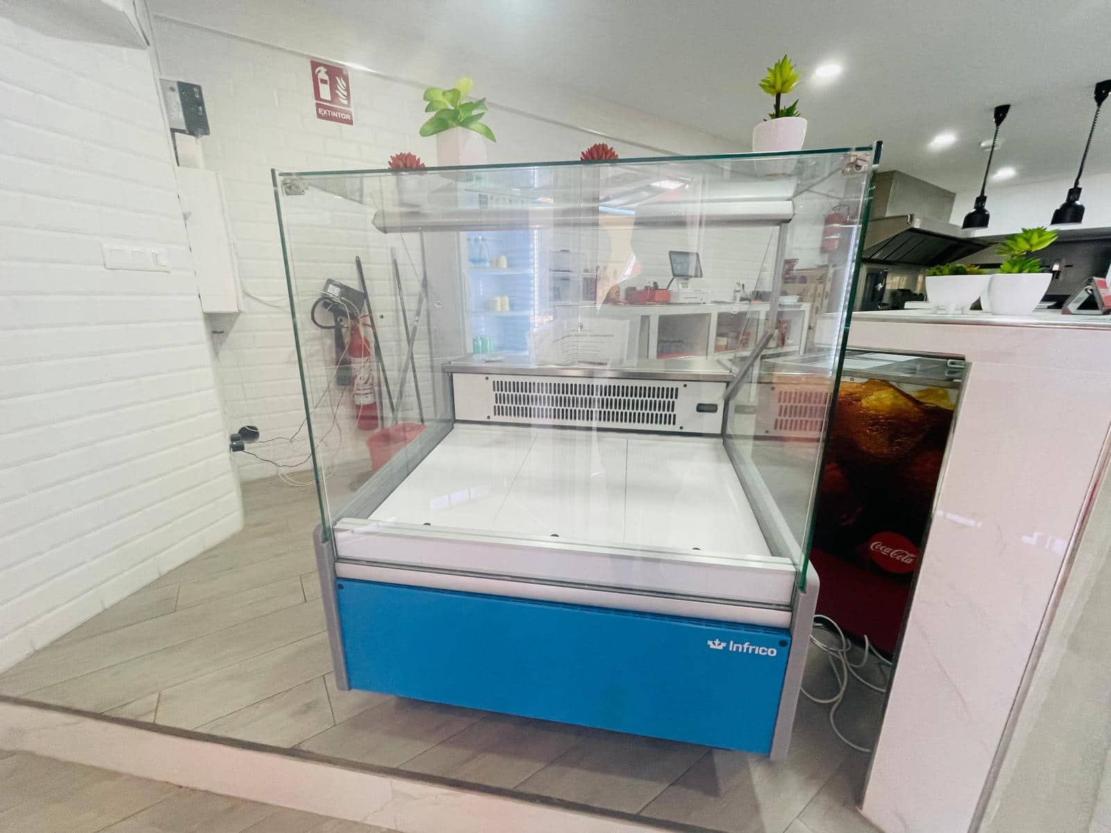 Restaurant/Bar til salgs i Puerto Colon - € 100 000 (Ref: 9369056)