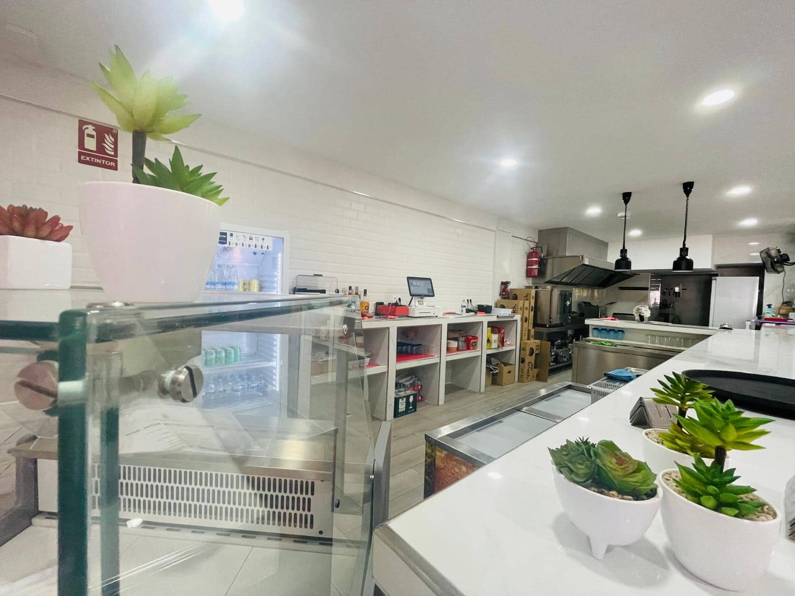 Restaurant/Bar til salgs i Puerto Colon - € 100 000 (Ref: 9369056)