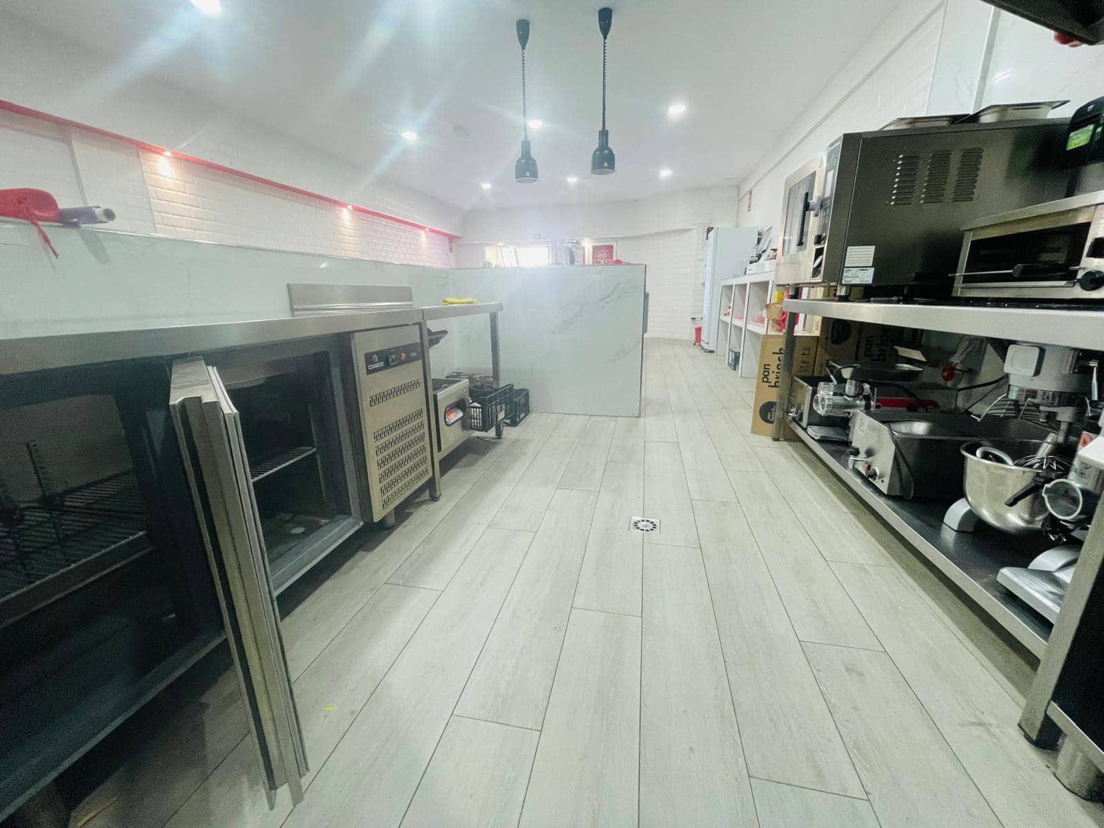 Restaurant/Bar til salgs i Puerto Colon - € 100 000 (Ref: 9369056)