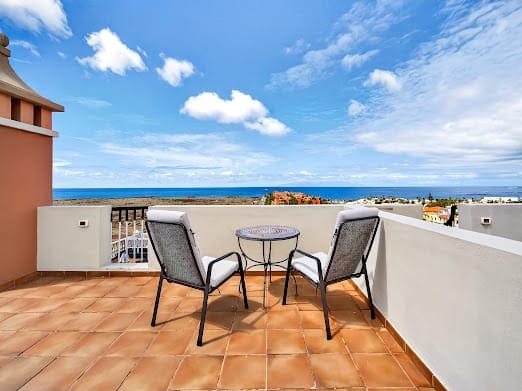 1 soverom Leilighet til salgs i Arona med svømmebasseng garasje - € 435 000 (Ref: 9715410)