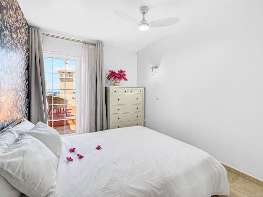 1 soverom Leilighet til salgs i Arona med svømmebasseng garasje - € 435 000 (Ref: 9715410)