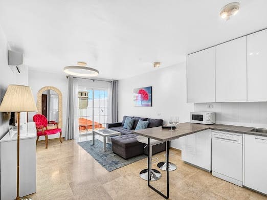 1 soverom Leilighet til salgs i Arona med svømmebasseng garasje - € 435 000 (Ref: 9715410)