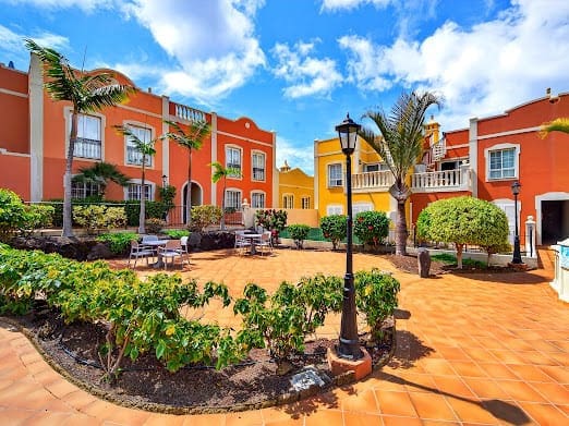 1 soverom Leilighet til salgs i Arona med svømmebasseng garasje - € 435 000 (Ref: 9715410)