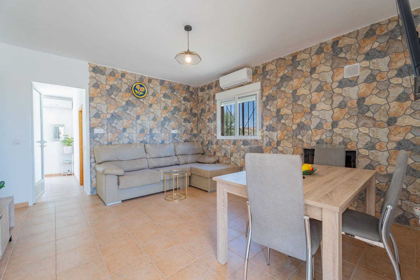 2 sypialnia Finka/Dom wiejski na sprzedaż w Burjulu - 139 950 € (Ref: 9110714)