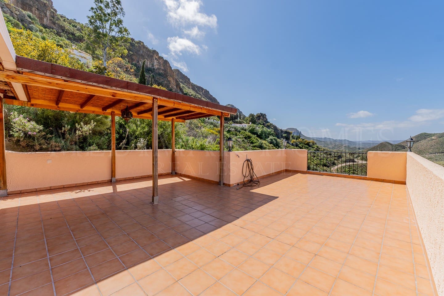 4 bedroom Villa for sale in Turre with garage - € 349,950 (Ref: 9141902)