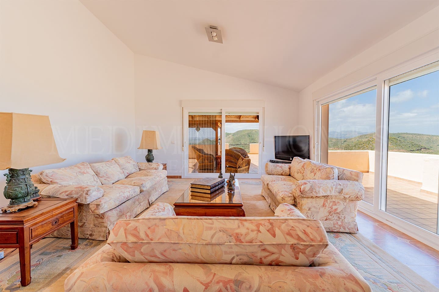 4 bedroom Villa for sale in Turre with garage - € 349,950 (Ref: 9141902)