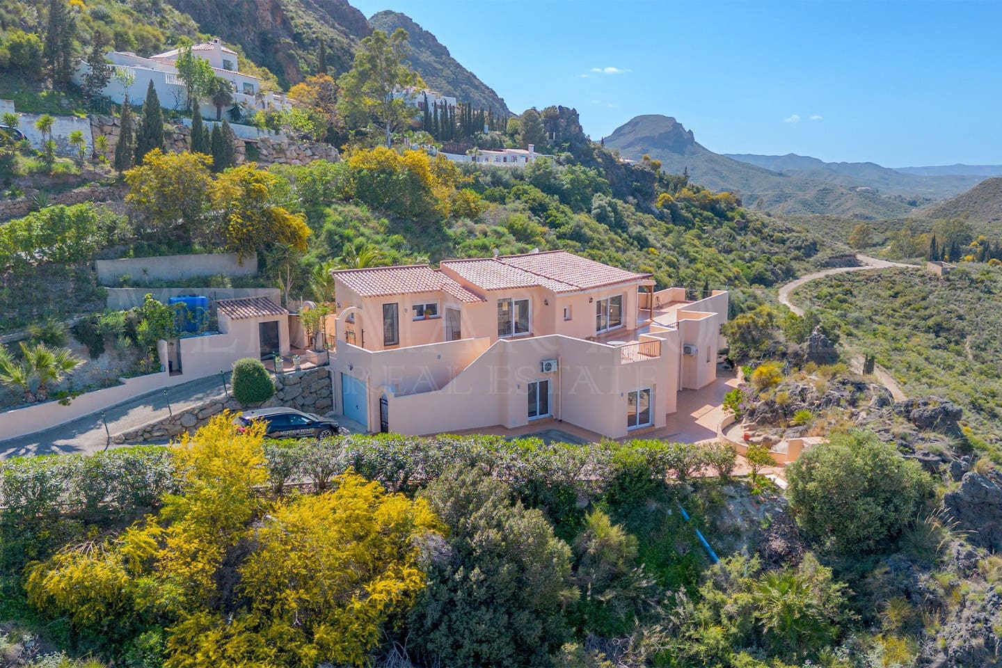 4 bedroom Villa for sale in Turre with garage - € 349,950 (Ref: 9141902)