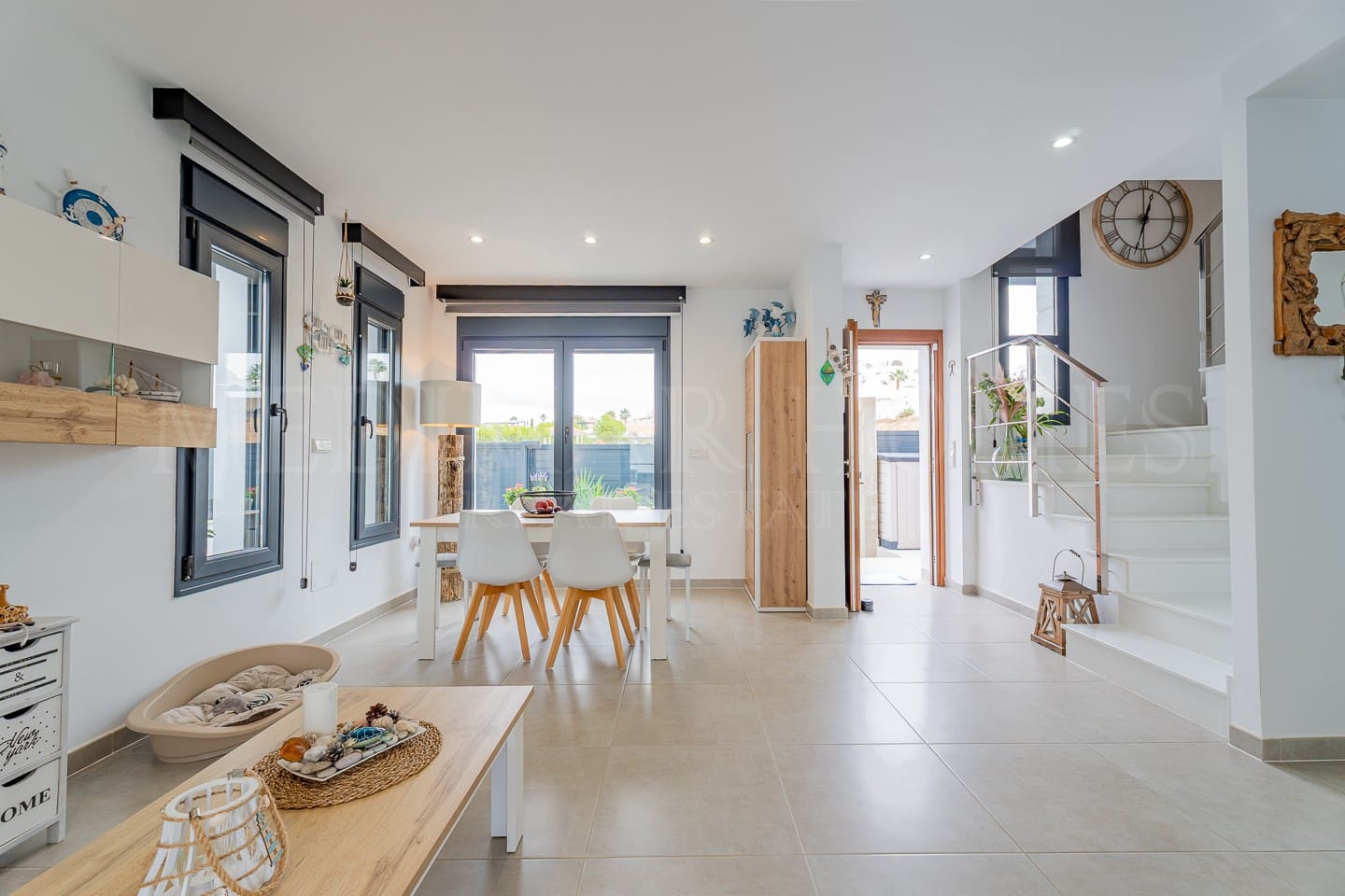 3 sypialnia Dom blizniak na sprzedaż w San Juan de los Terreros z basenem garażem - 299 999 € (Ref: 9307040)