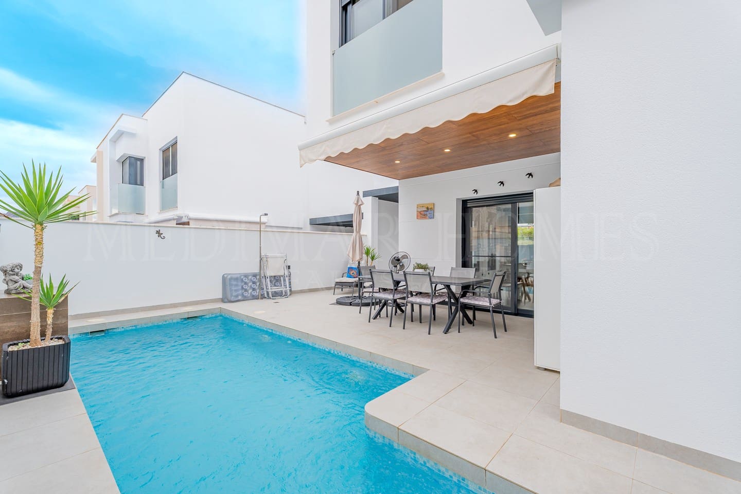 3 sypialnia Dom blizniak na sprzedaż w San Juan de los Terreros z basenem garażem - 299 999 € (Ref: 9307040)