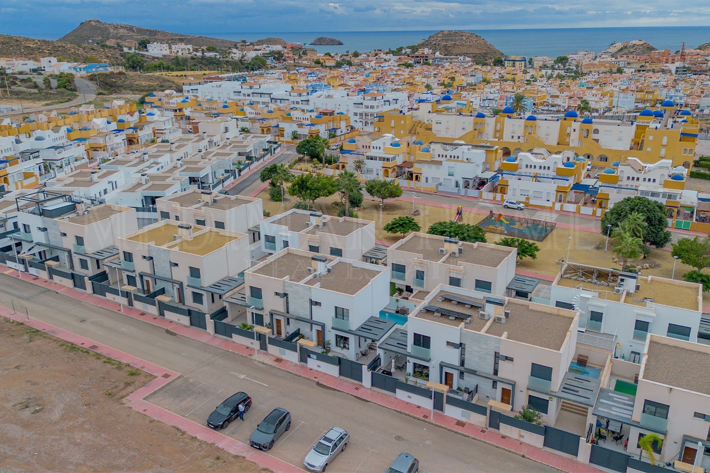 3 sypialnia Dom blizniak na sprzedaż w San Juan de los Terreros z basenem garażem - 299 999 € (Ref: 9307040)