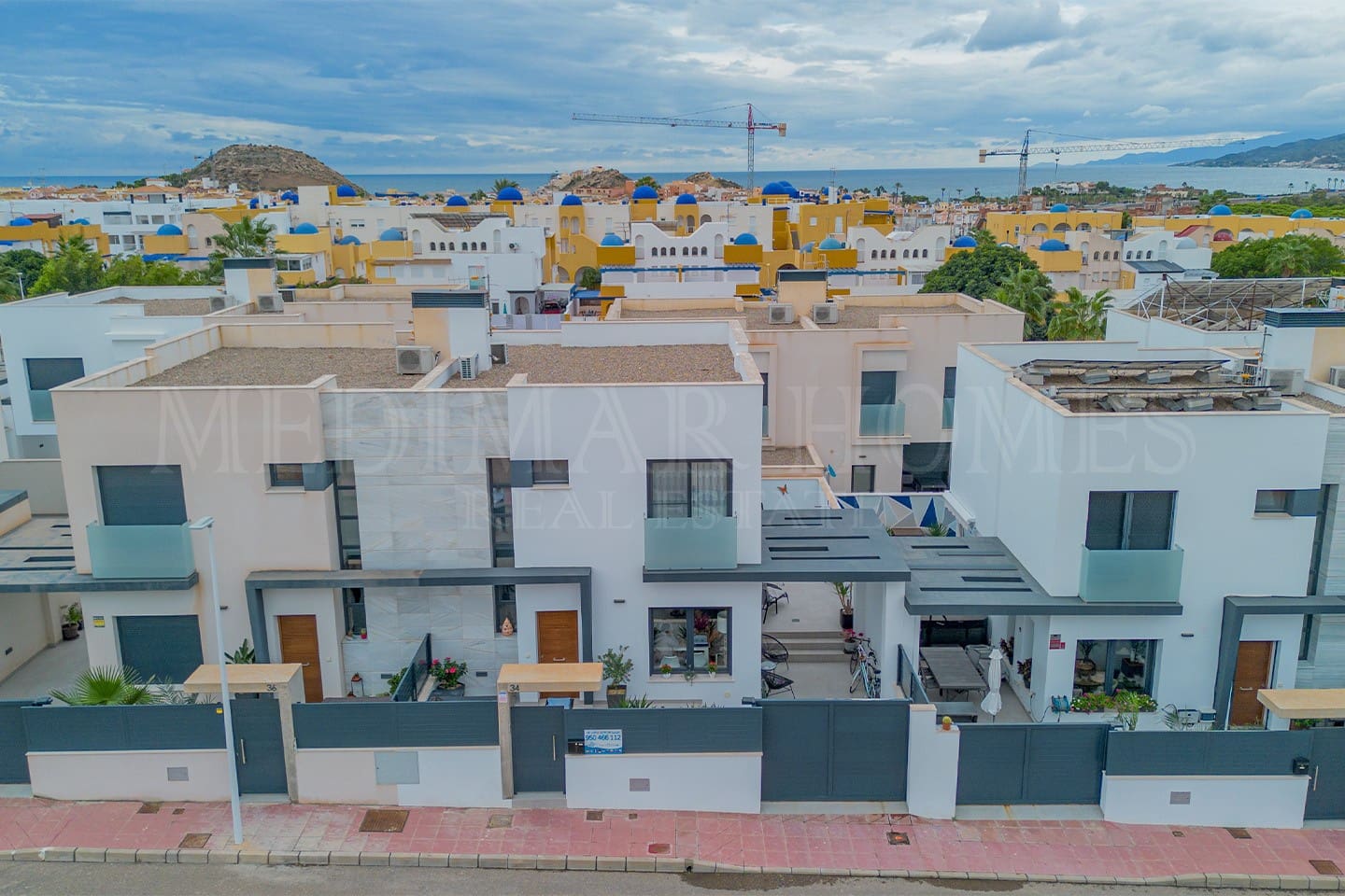 3 sypialnia Dom blizniak na sprzedaż w San Juan de los Terreros z basenem garażem - 299 999 € (Ref: 9307040)