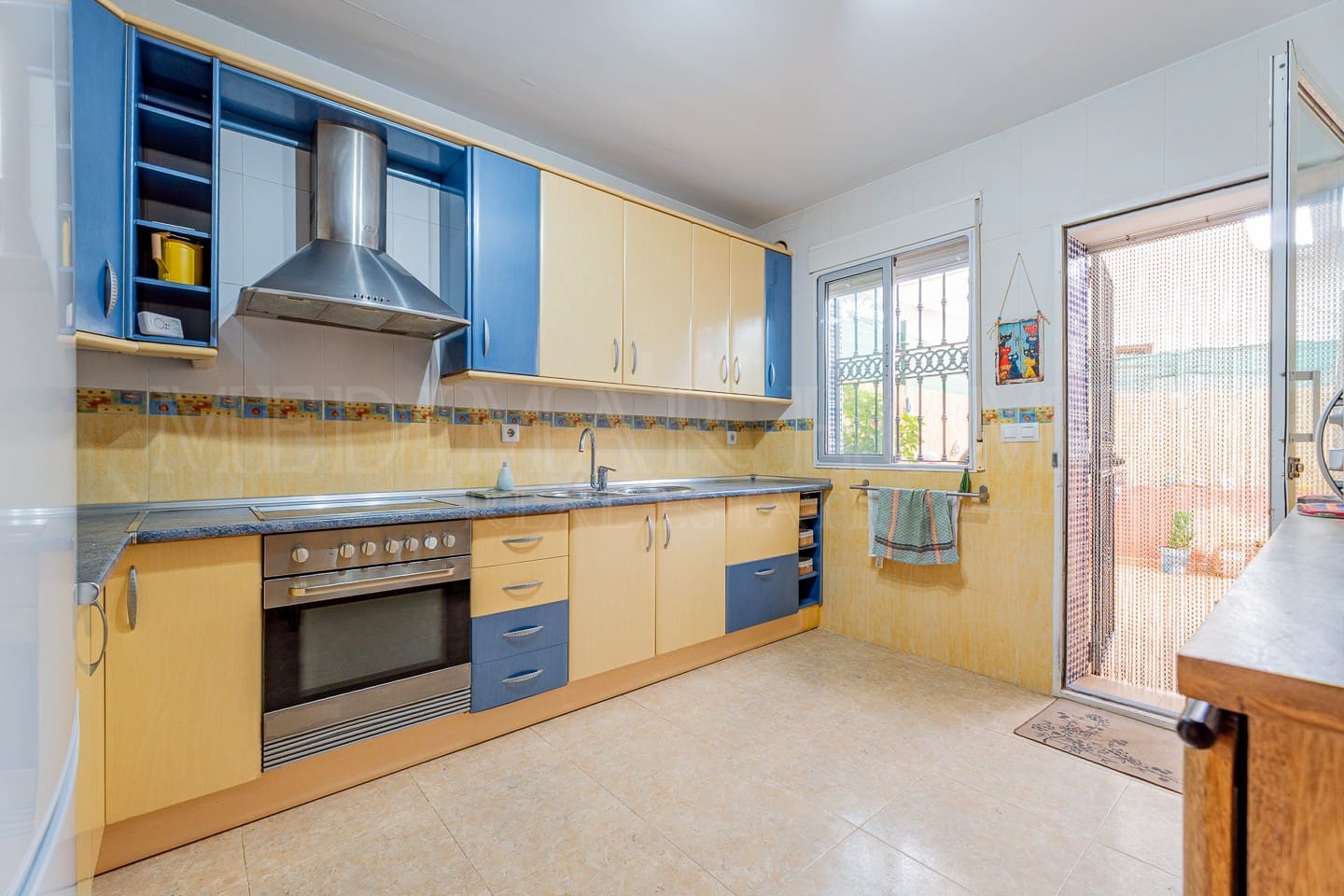 3 bedroom Townhouse for sale in Cuevas del Almanzora with garage - € 129,950 (Ref: 9675938)