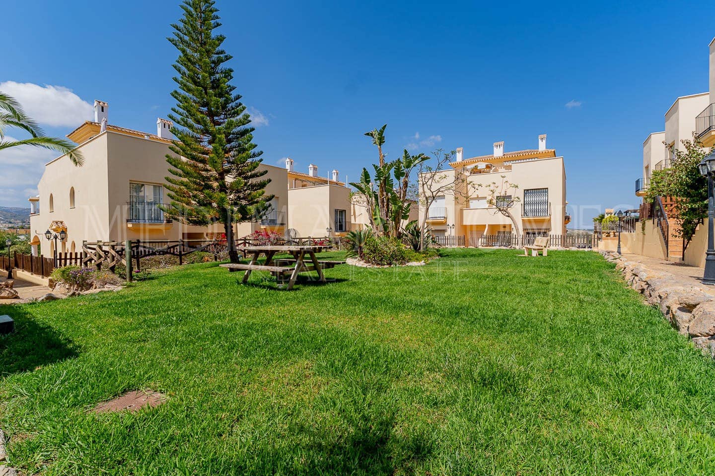 2 sypialnia Apartament na sprzedaż w Los Gallardos z basenem garażem - 145 000 € (Ref: 9815163)