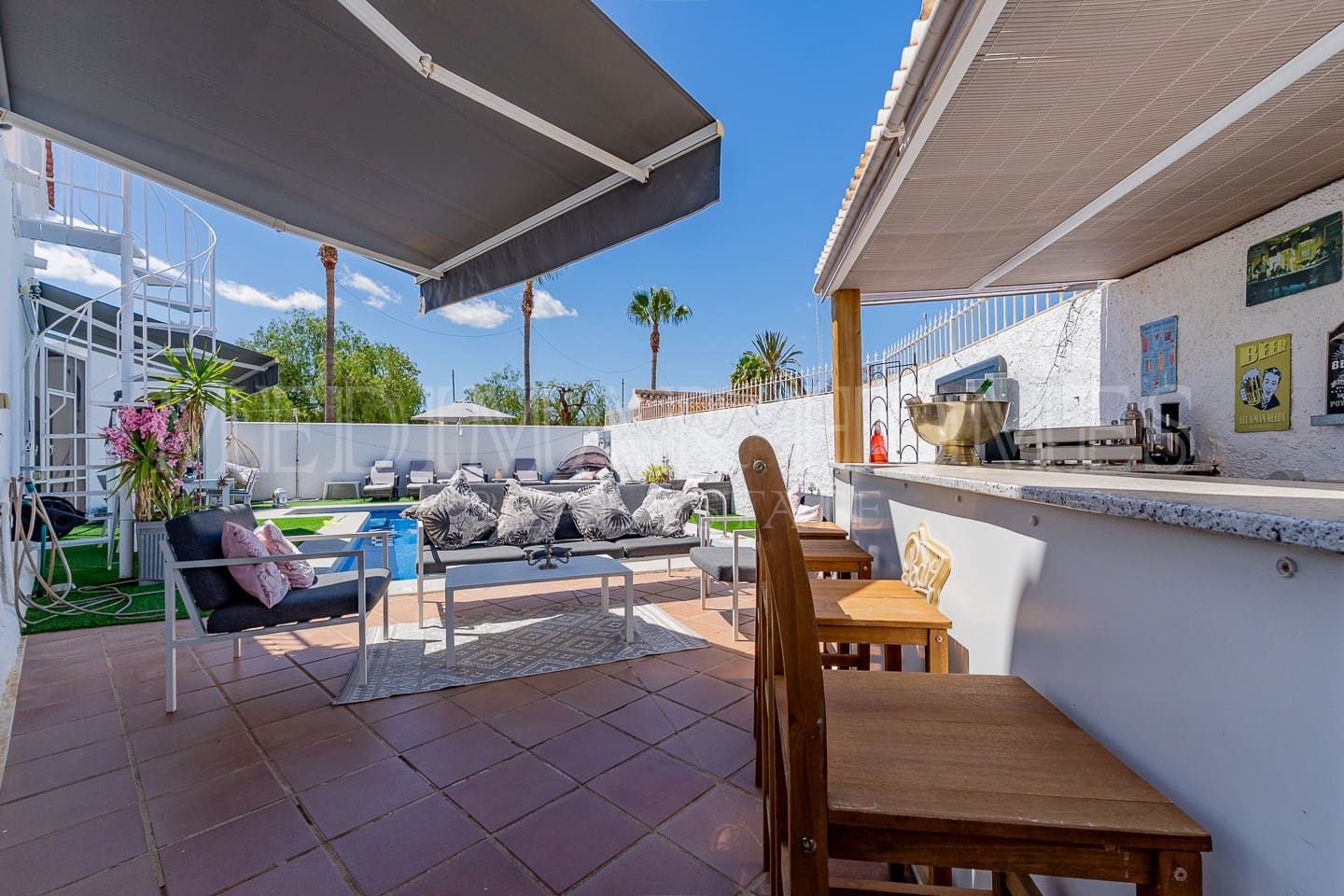 5 bedroom Villa for sale in El Pinar with pool garage - € 349,950 (Ref: 9838434)