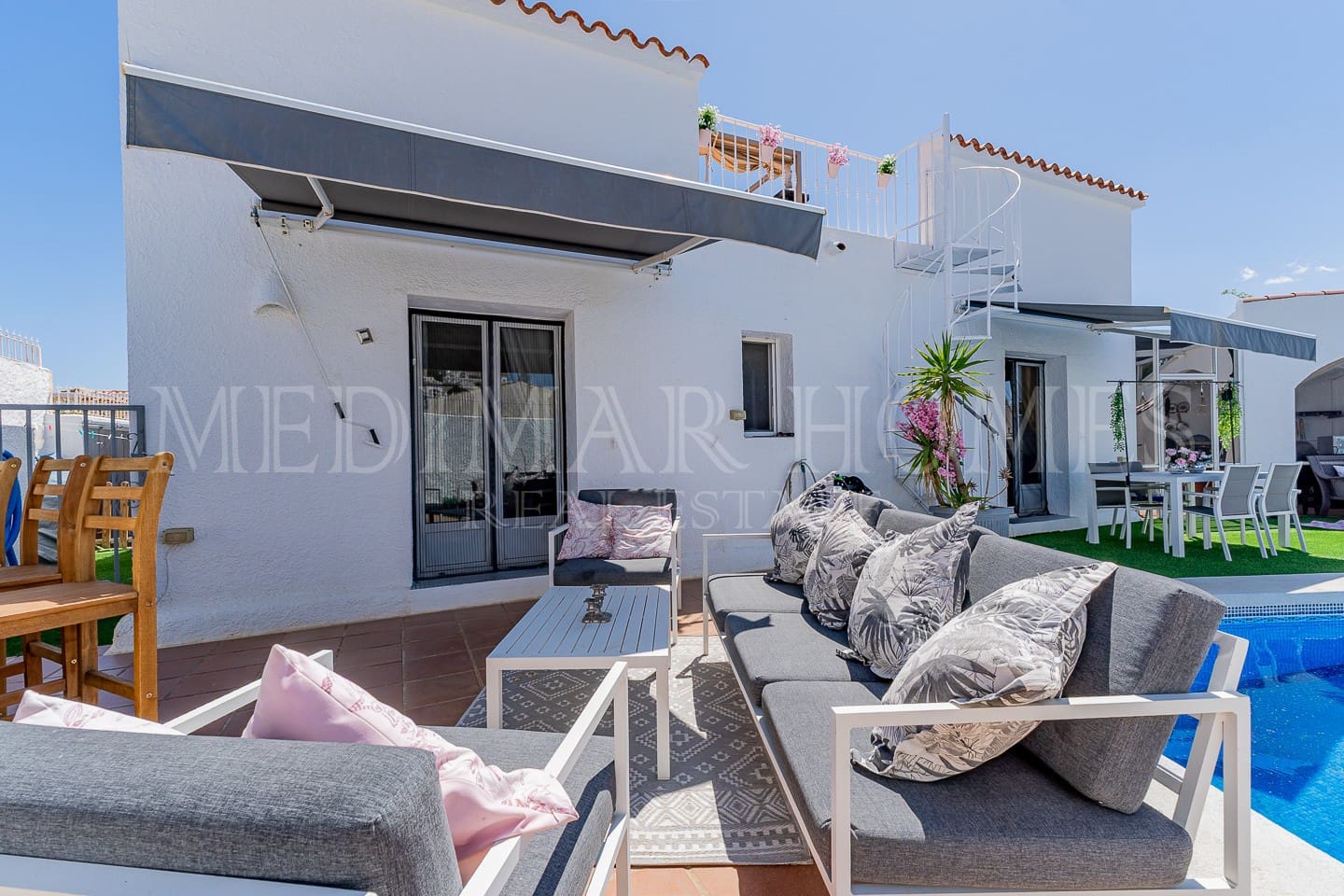 5 bedroom Villa for sale in El Pinar with pool garage - € 349,950 (Ref: 9838434)