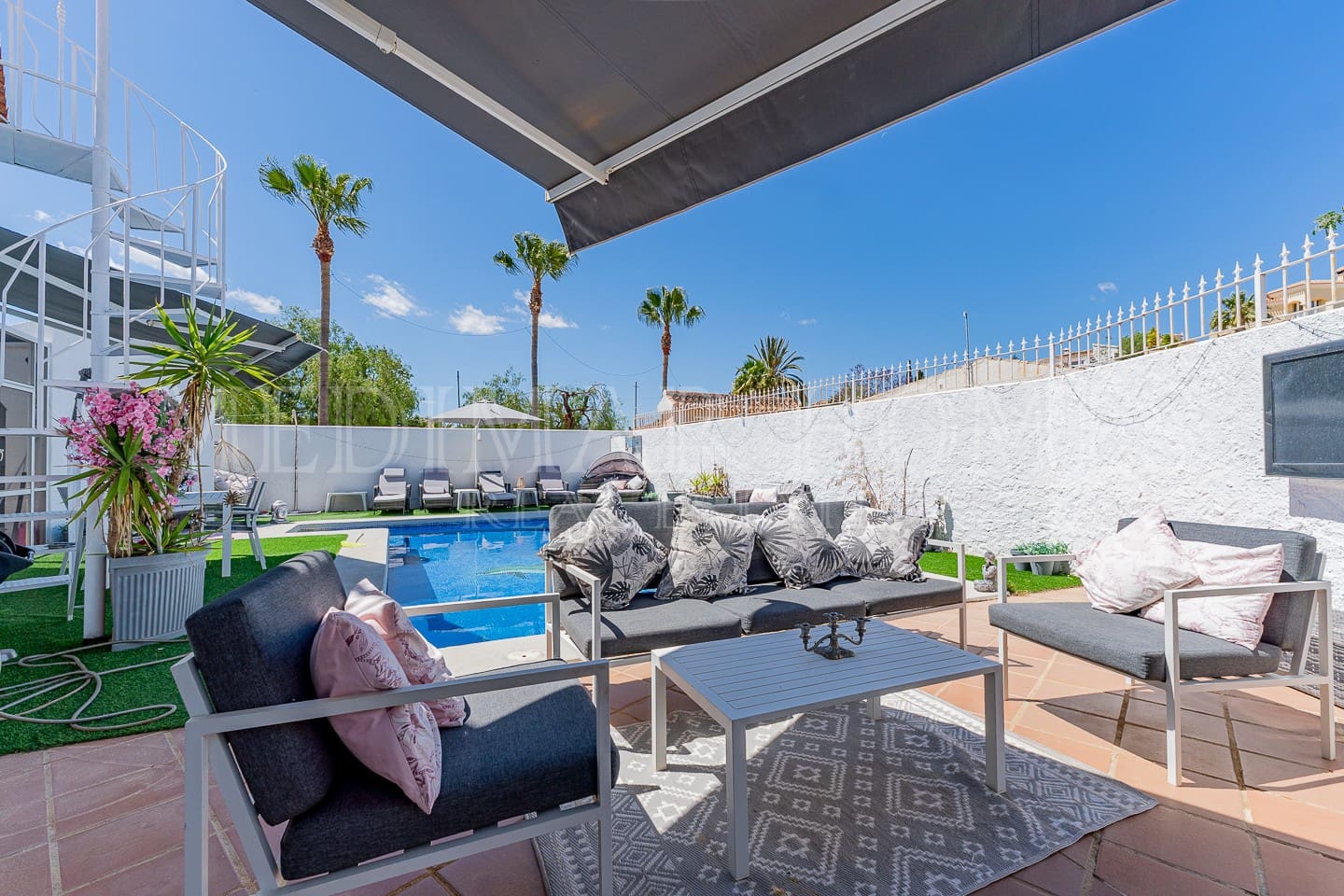 5 bedroom Villa for sale in El Pinar with pool garage - € 349,950 (Ref: 9838434)