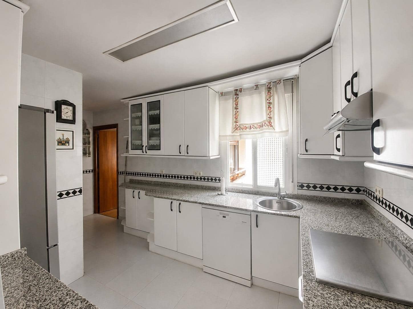 4 quarto Apartamento para venda em Madrid cidade com garagem - 1 565 000 € (Ref: 10072787)