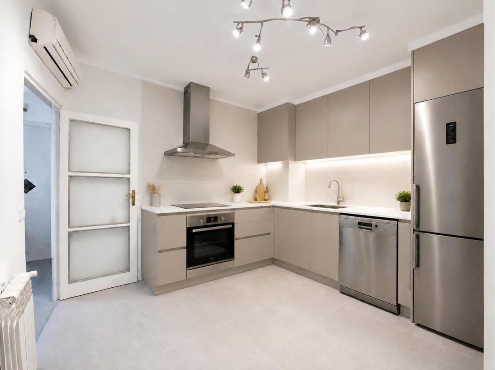 3 bedroom Flat for sale in Madrid city with garage - € 1,600,000 (Ref: 10072788)
