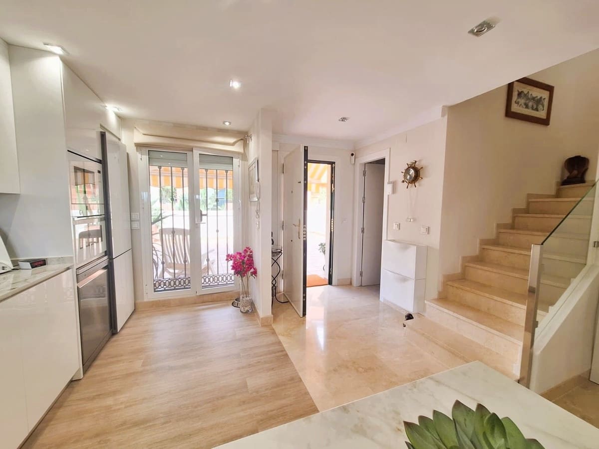 2 soveværelse Lejlighed til salg i Marbella med garage - € 489.000 (Ref: 9788801)