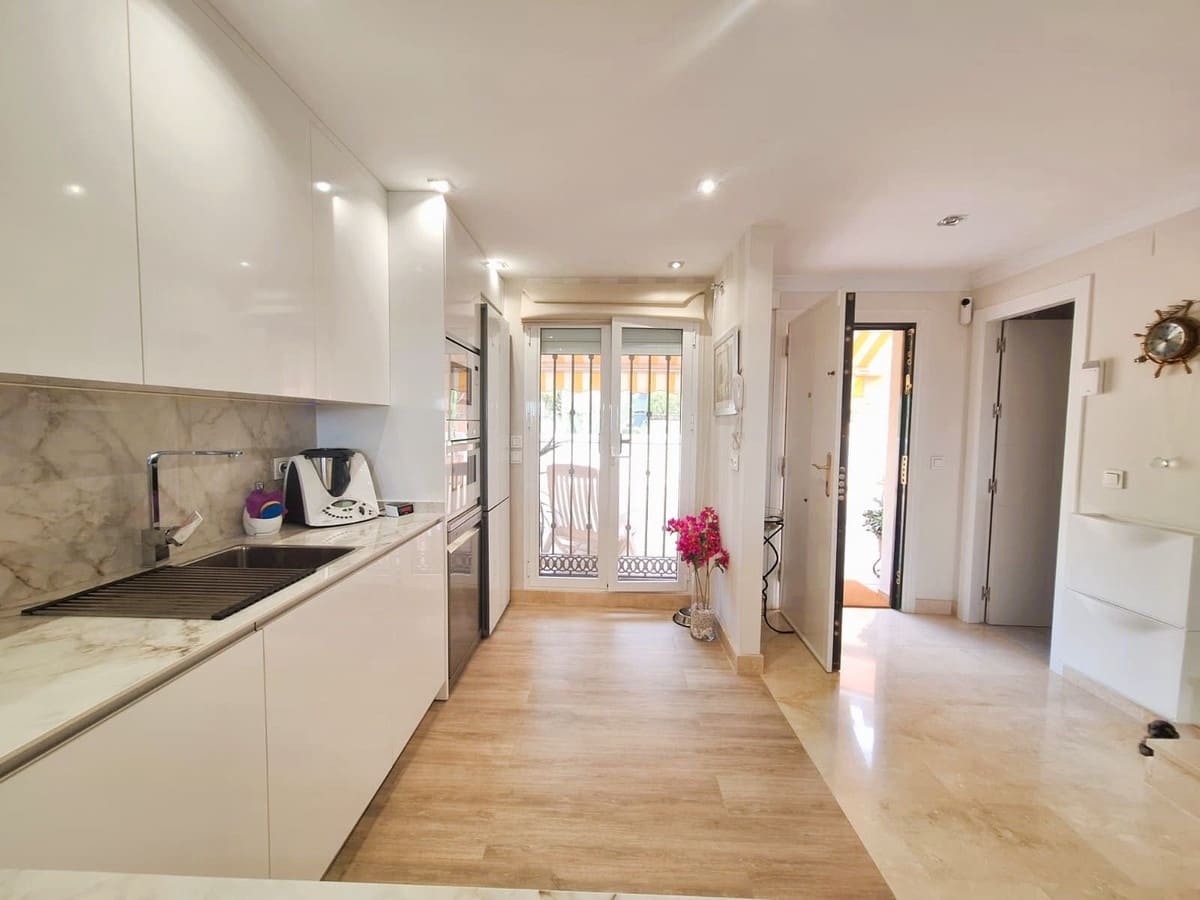 2 soveværelse Lejlighed til salg i Marbella med garage - € 489.000 (Ref: 9788801)