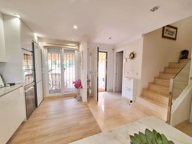 2 soveværelse Lejlighed til salg i Santa María, Marbella med garage - € 489.000 (Ref: 9788801)