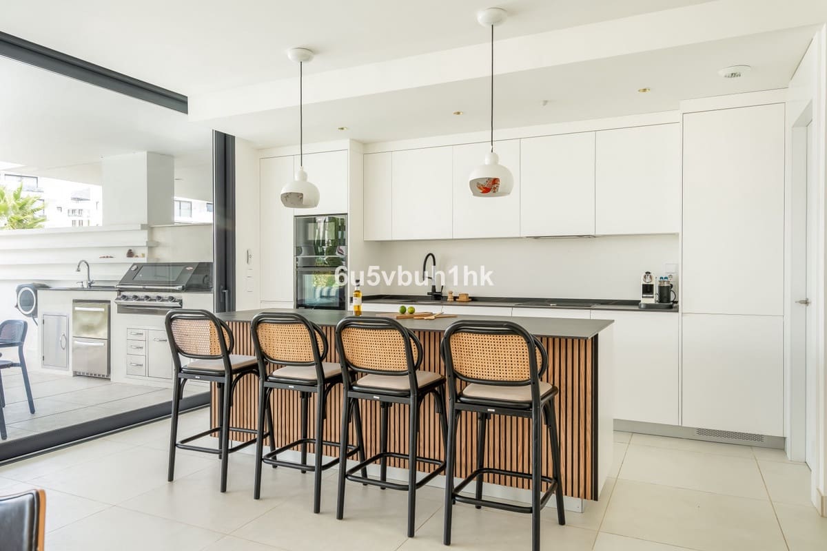 3 bedroom Apartment for sale in Fuengirola with garage - € 795,000 (Ref: 9794311)