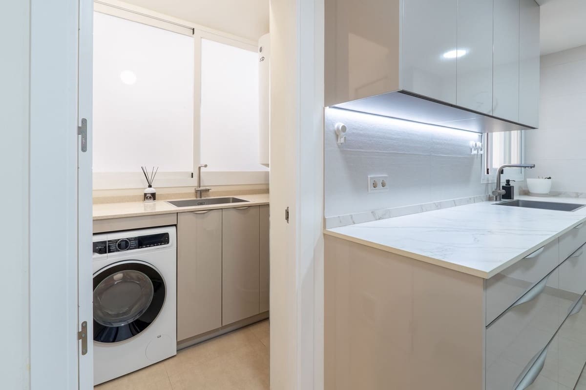 3 bedroom Apartment for sale in Fuengirola - € 369,000 (Ref: 9820032)