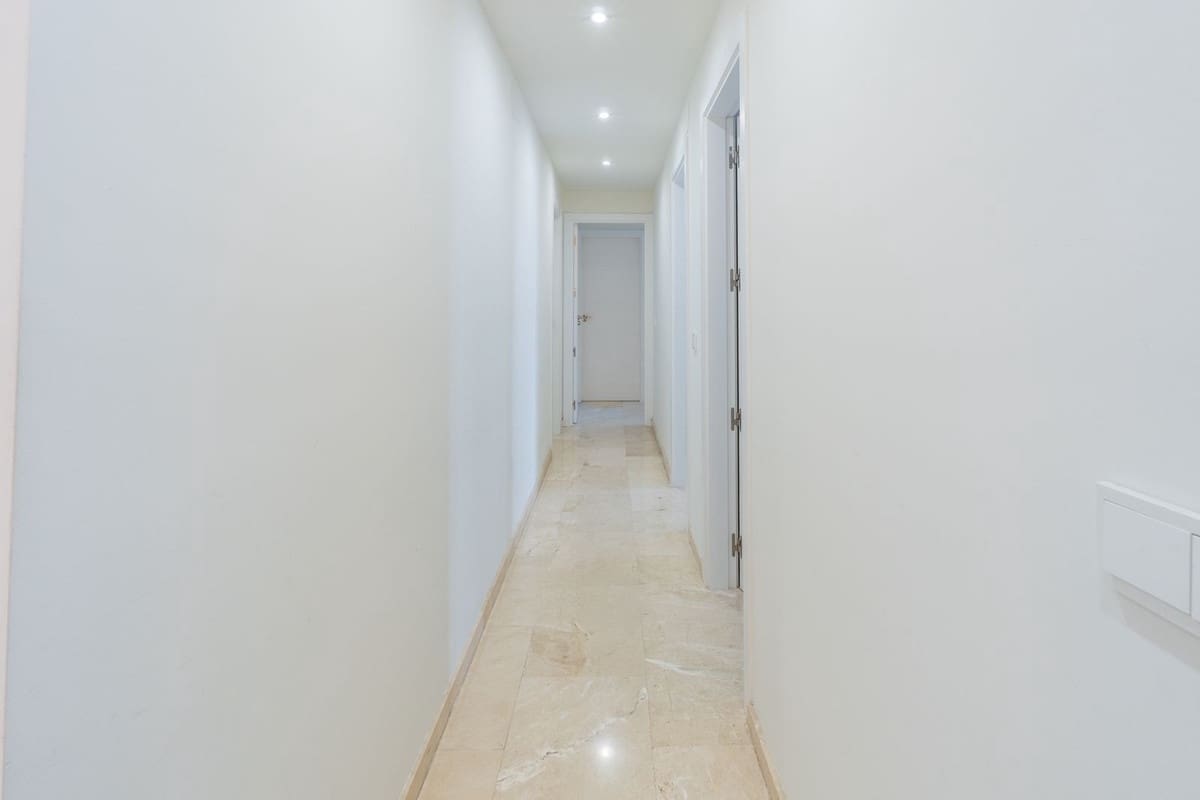 3 bedroom Apartment for sale in Fuengirola - € 369,000 (Ref: 9820032)