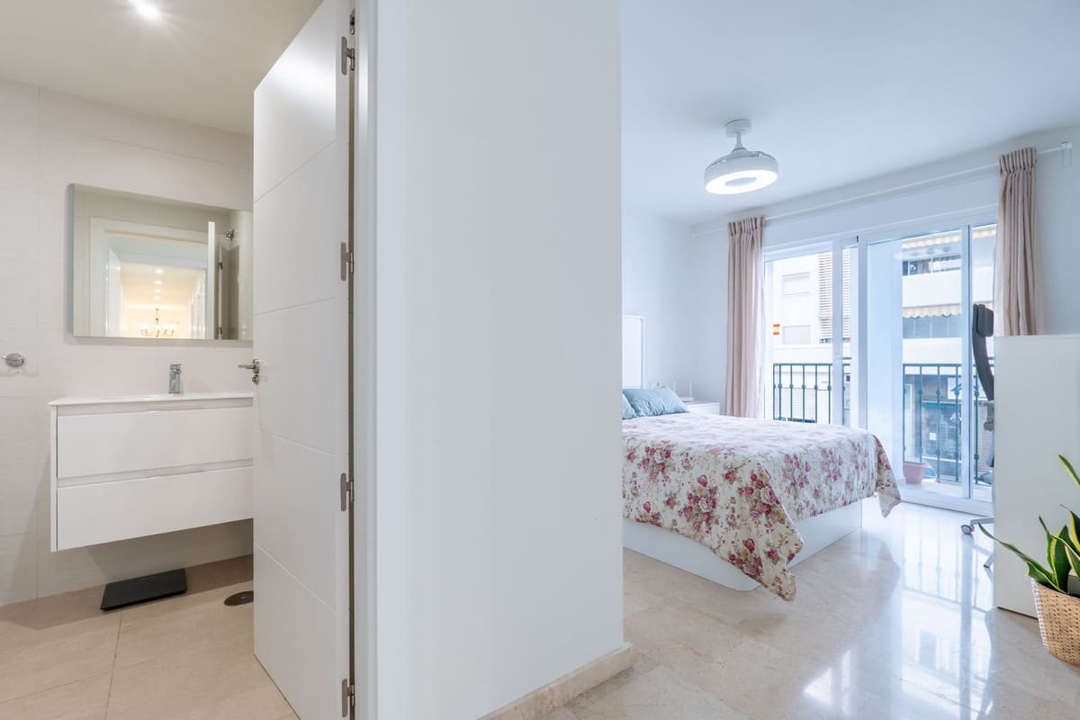 3 bedroom Apartment for sale in Fuengirola - € 369,000 (Ref: 9820032)