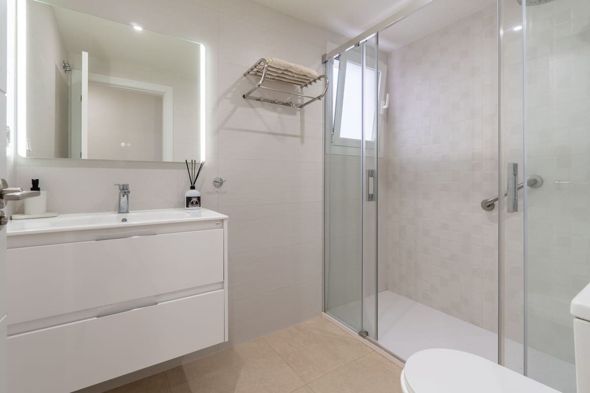 3 bedroom Apartment for sale in Fuengirola - € 369,000 (Ref: 9820032)