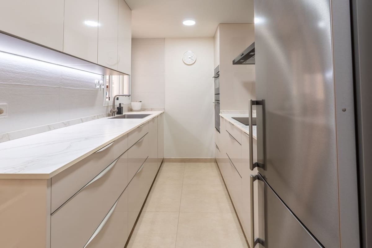3 bedroom Apartment for sale in Fuengirola - € 369,000 (Ref: 9820032)