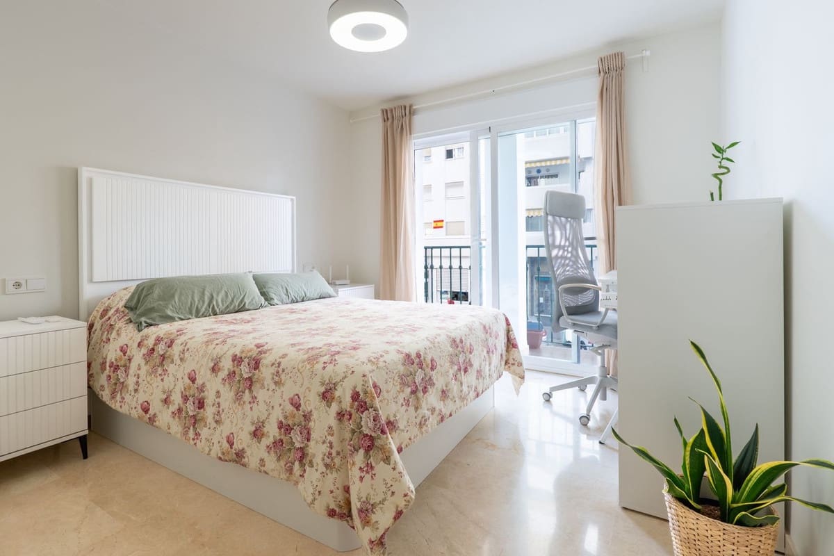 3 bedroom Apartment for sale in Fuengirola - € 369,000 (Ref: 9820032)