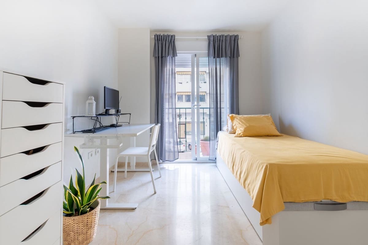 3 bedroom Apartment for sale in Fuengirola - € 369,000 (Ref: 9820032)