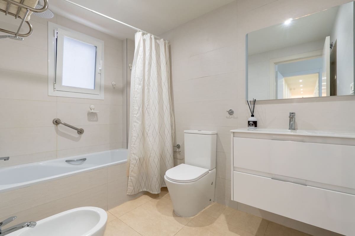 3 bedroom Apartment for sale in Fuengirola - € 369,000 (Ref: 9820032)