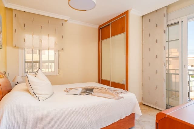 2 slaapkamer Penthouse te koop in Zona Puerto Deportivo, Fuengirola met garage - € 299.000 (Ref: 9889930)