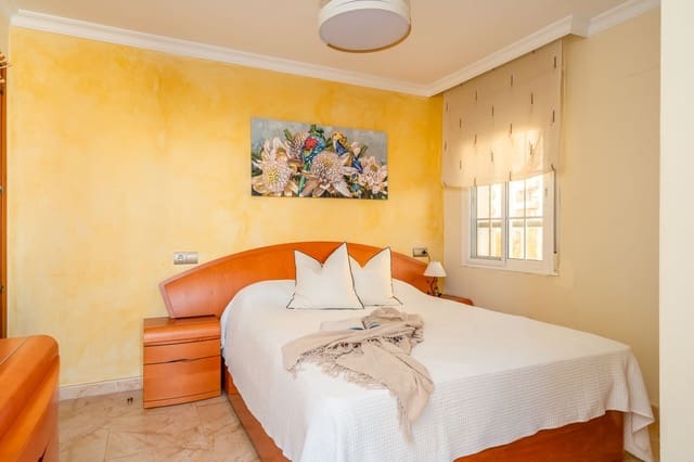 2 slaapkamer Penthouse te koop in Zona Puerto Deportivo, Fuengirola met garage - € 299.000 (Ref: 9889930)