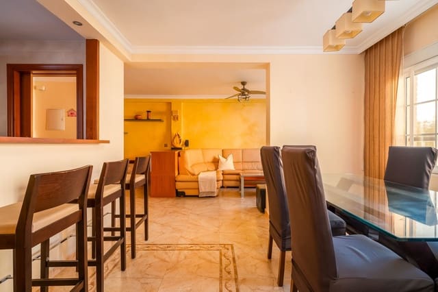 2 slaapkamer Penthouse te koop in Zona Puerto Deportivo, Fuengirola met garage - € 299.000 (Ref: 9889930)