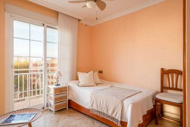 2 slaapkamer Penthouse te koop in Zona Puerto Deportivo, Fuengirola met garage - € 299.000 (Ref: 9889930)