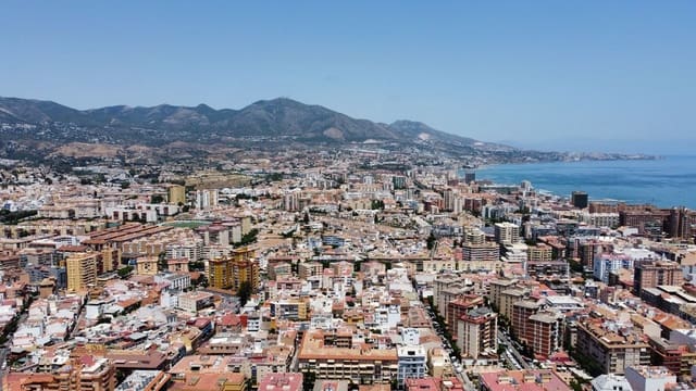 2 soveværelse Lejlighed til salg i Centro ciudad, Fuengirola med garage - € 275.000 (Ref: 9889932)