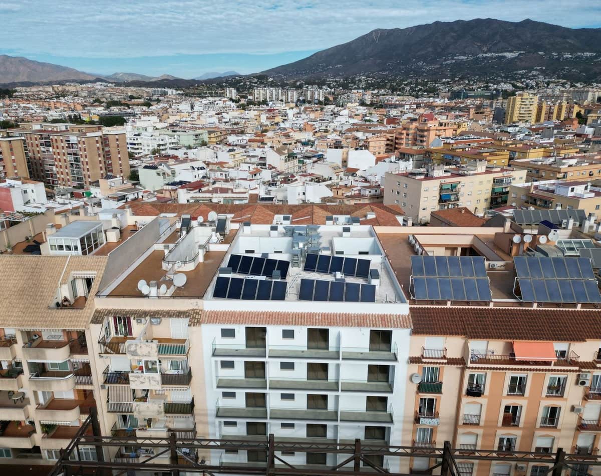 2 soveværelse Lejlighed til salg i Fuengirola med garage - € 275.000 (Ref: 9889932)