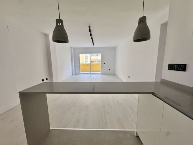 4 sovrum Lägenhet till salu i Cortijo Alto, Málaga stad - 398 000 € (Ref: 9891850)